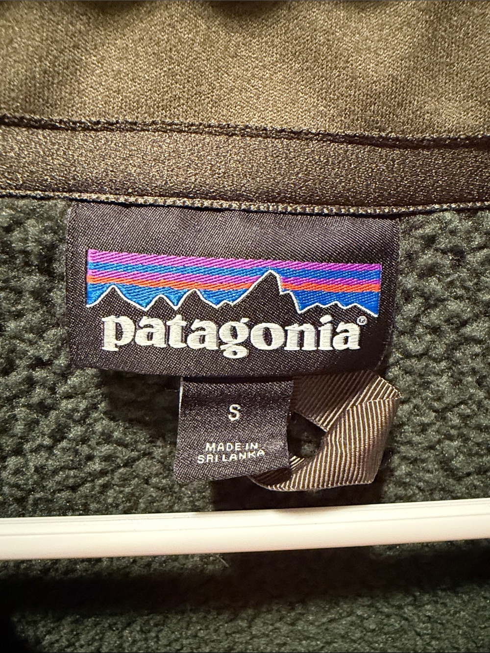 Patagonia women’s Dark Olive Green Half-Zip Fleece Pullover - Picture 2 of 2
